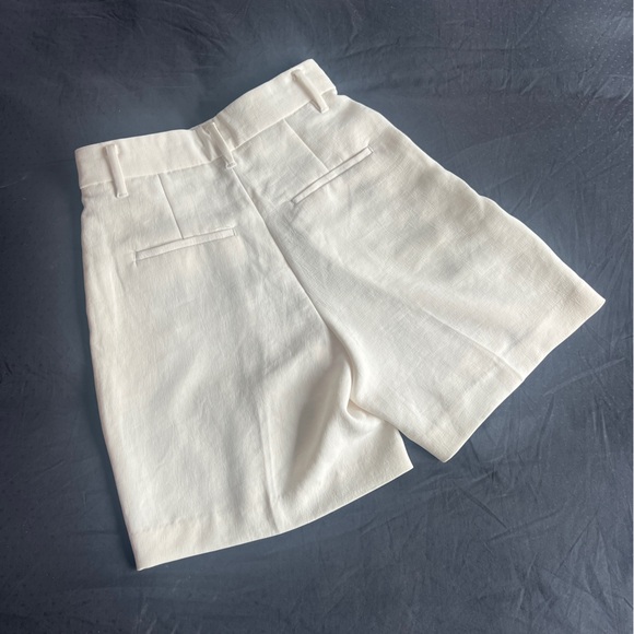 Aritzia effortless shorts white size 0 - Picture 2 of 5